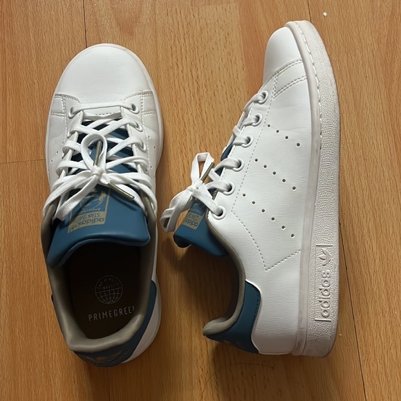 Adidas Stan Smith in White/Blue - Picture 1 of 6